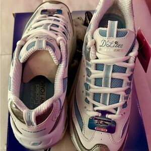 Skechers D'Lites Women’s Sneakers size 8 - White and Light Blue